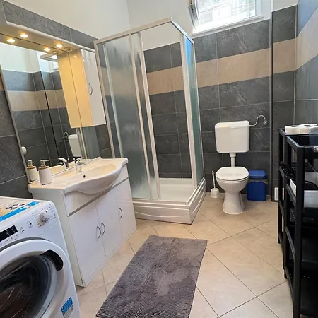 Antonella تروغير